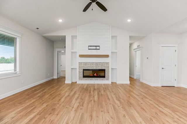 1202 Little Knife Drive, Lawrence, KS 66049