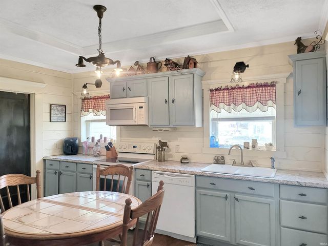 400 SE 2nd Street, Paoli, IN 47454