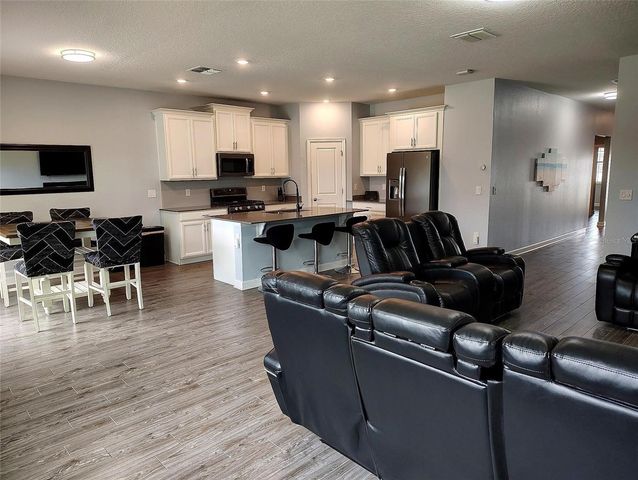 1047 OAK BLUFF DRIVE, Davenport, FL 33837