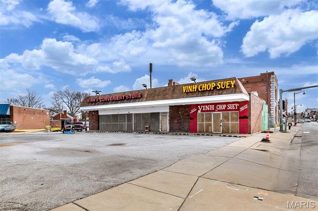 8304 N Broadway, St Louis, MO 63147