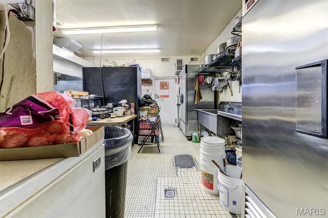 8304 N Broadway, St Louis, MO 63147