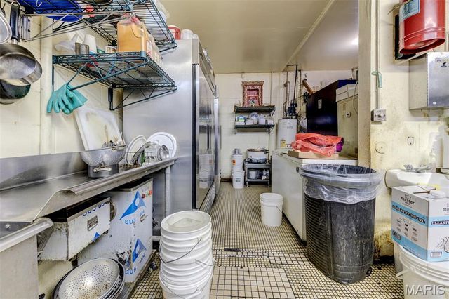 8304 N Broadway, St Louis, MO 63147