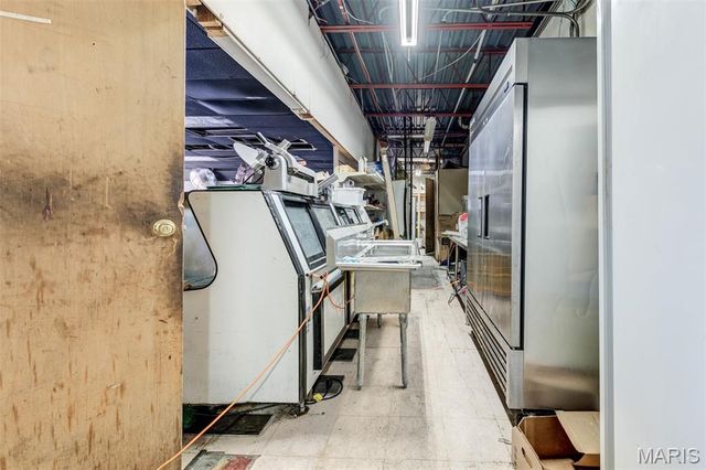 8304 N Broadway, St Louis, MO 63147