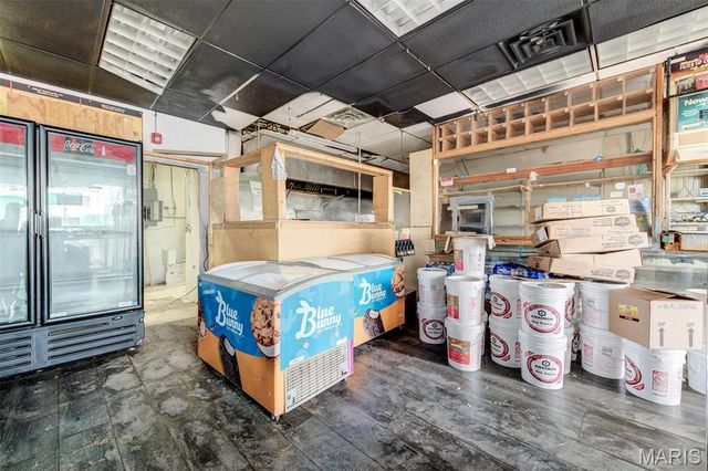 8304 N Broadway, St Louis, MO 63147