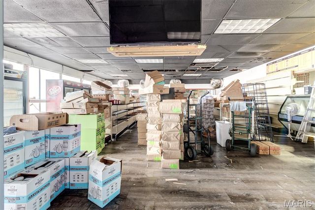 8304 N Broadway, St Louis, MO 63147