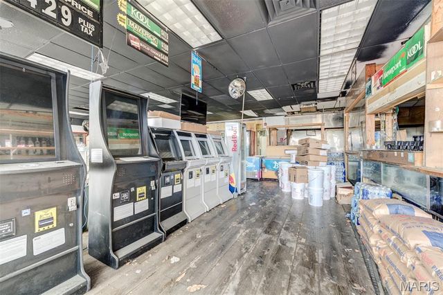 8304 N Broadway, St Louis, MO 63147