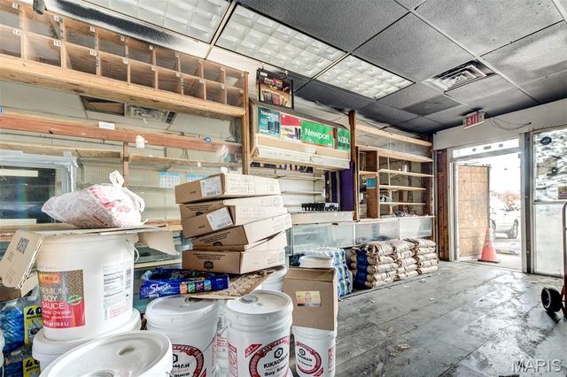 8304 N Broadway, St Louis, MO 63147