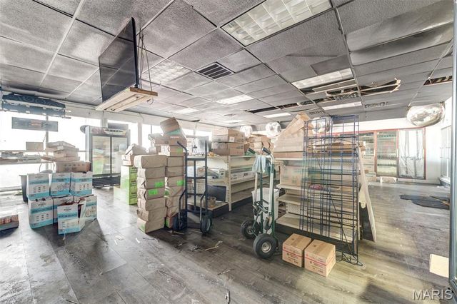 8304 N Broadway, St Louis, MO 63147