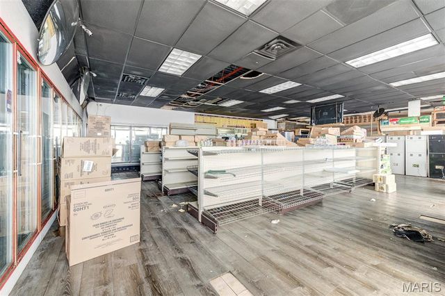 8304 N Broadway, St Louis, MO 63147