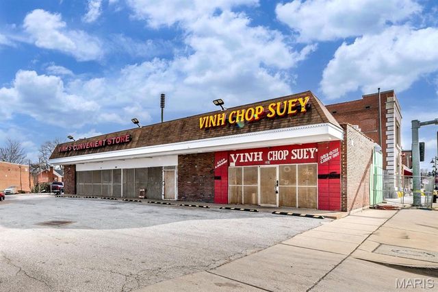 8304 N Broadway, St Louis, MO 63147