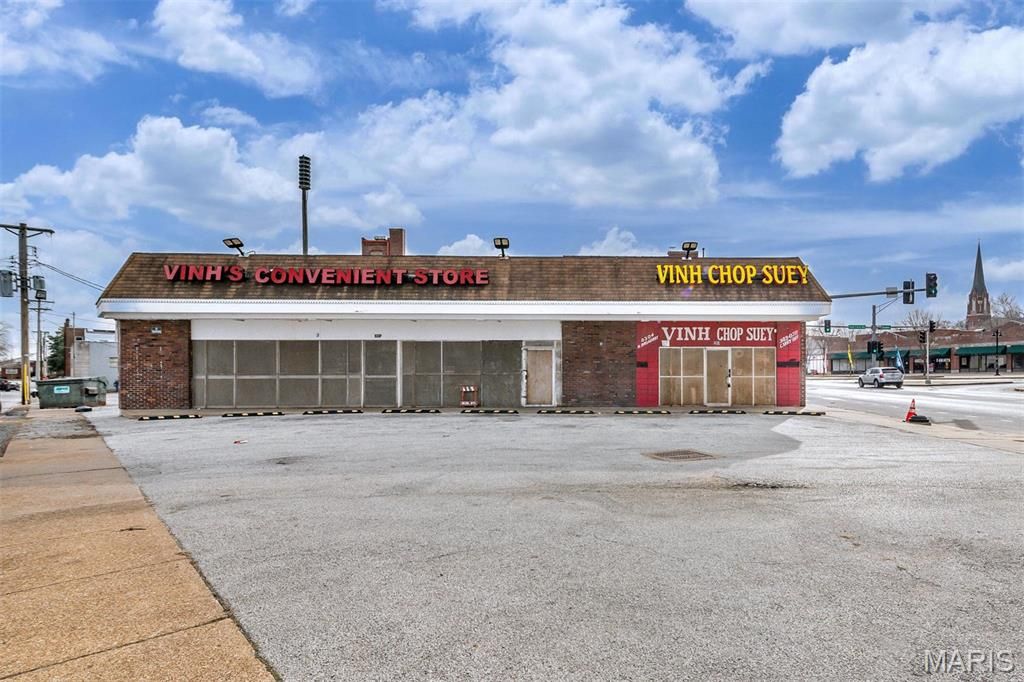 8304 N Broadway, St Louis, MO 63147