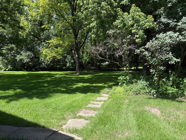 240 Hill Avenue, Glen Ellyn, IL 60137