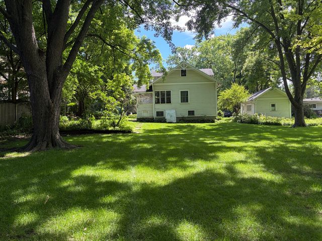 240 Hill Avenue, Glen Ellyn, IL 60137