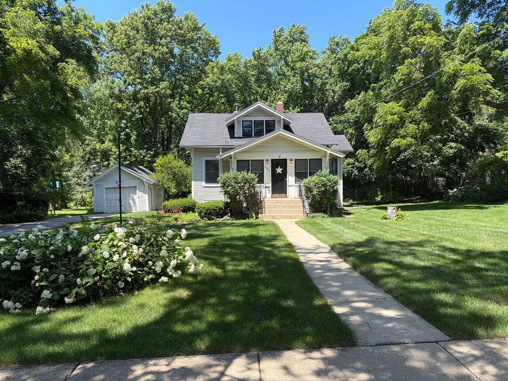 240 Hill Avenue, Glen Ellyn, IL 60137