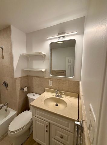 11 Pennsylvania Ave. 00, Newton, MA 02464