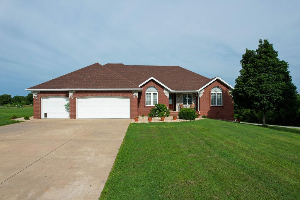 171 Ridgefield Court, Ozark, MO 65721