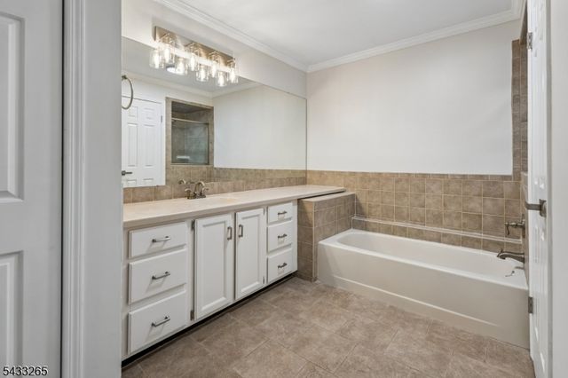 48 Eton Ct, Bedminster Twp., NJ 07921