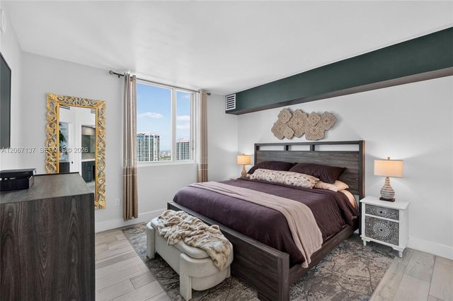 55 SE 6th Street 3802, Miami, FL 33131