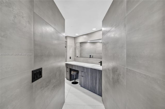 55 SE 6th Street 3802, Miami, FL 33131