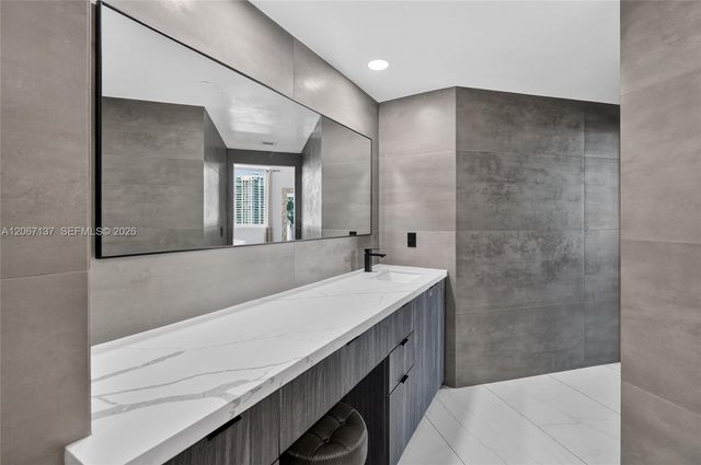 55 SE 6th Street 3802, Miami, FL 33131