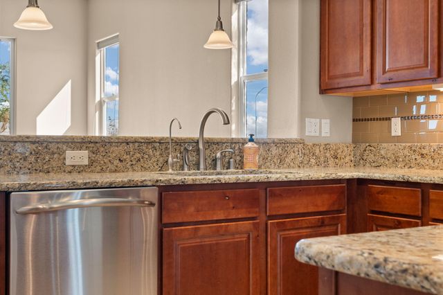 370 Zuni River Circle SW, Los Lunas, NM 87031