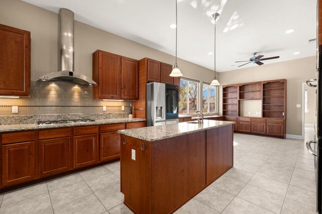 370 Zuni River Circle SW, Los Lunas, NM 87031