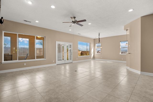 370 Zuni River Circle SW, Los Lunas, NM 87031