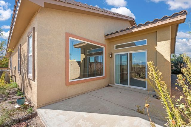 370 Zuni River Circle SW, Los Lunas, NM 87031
