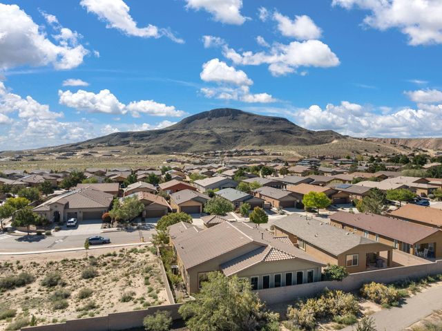 370 Zuni River Circle SW, Los Lunas, NM 87031