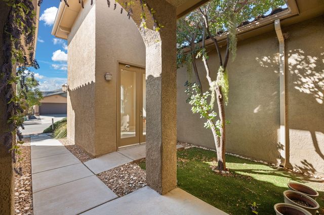 370 Zuni River Circle SW, Los Lunas, NM 87031