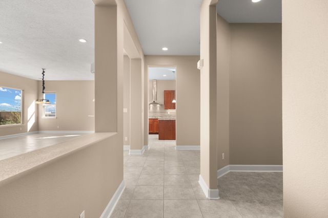 370 Zuni River Circle SW, Los Lunas, NM 87031