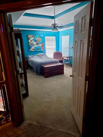 728 S Kisner Drive, Independence, MO 64056