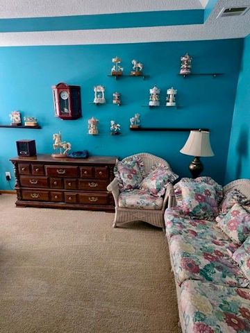 728 S Kisner Drive, Independence, MO 64056