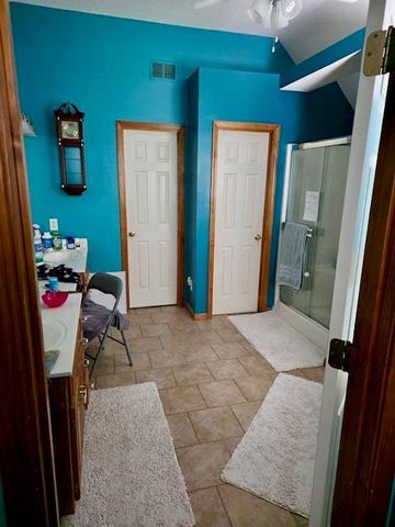 728 S Kisner Drive, Independence, MO 64056