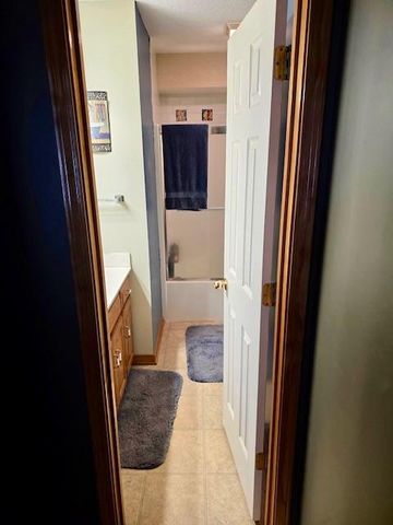 728 S Kisner Drive, Independence, MO 64056