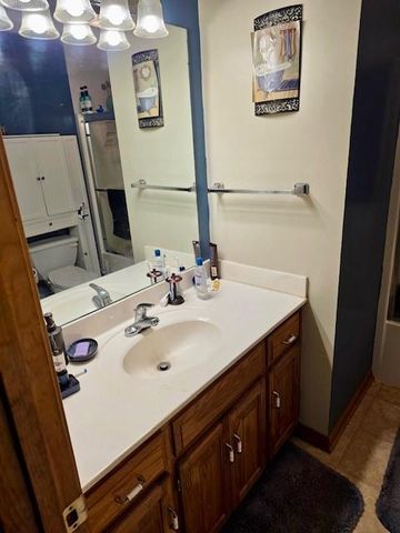 728 S Kisner Drive, Independence, MO 64056