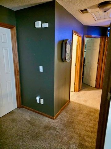 728 S Kisner Drive, Independence, MO 64056