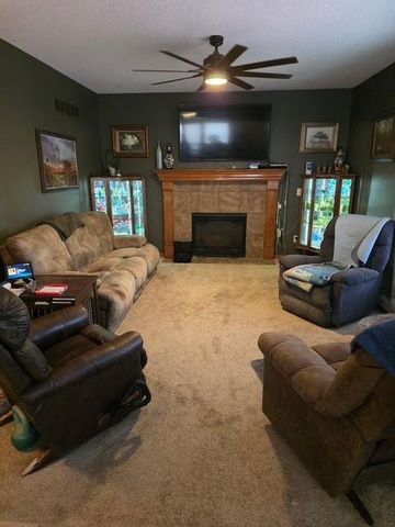 728 S Kisner Drive, Independence, MO 64056