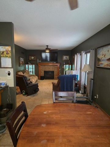 728 S Kisner Drive, Independence, MO 64056