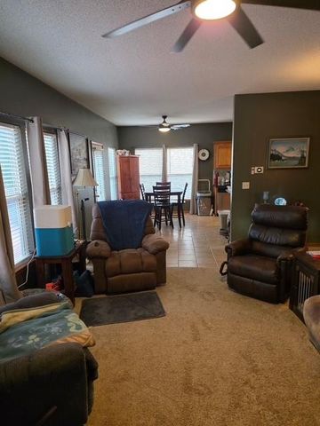 728 S Kisner Drive, Independence, MO 64056
