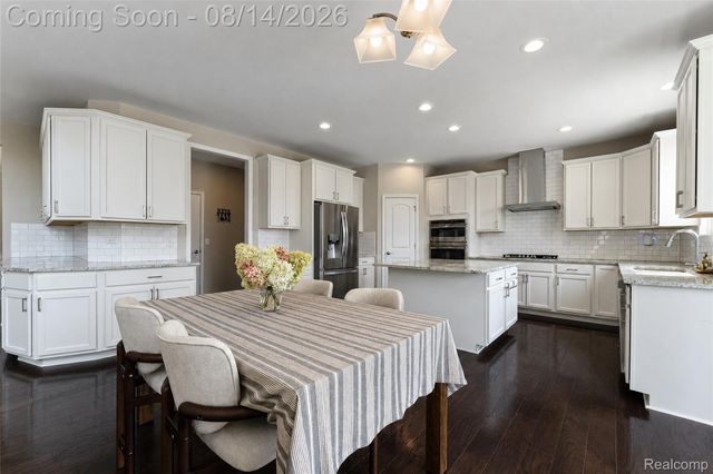 50243 Amberwood Road, Canton Charter Township, MI 48188