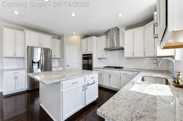 50243 Amberwood Road, Canton Charter Township, MI 48188