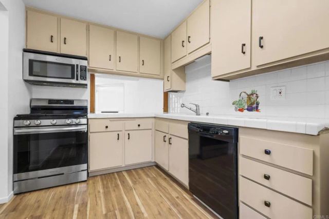 9302 E Heaney Circle, Santee, CA 92071