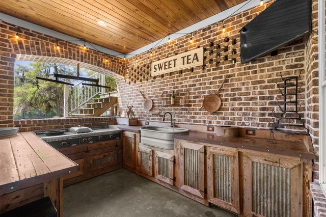 2073 Turnberry Ln., Murrells Inlet, SC 29576