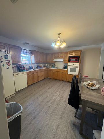 305 N Neches Street, Whitney, TX 76692