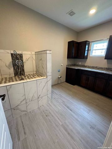 108 estates, La Vernia, TX 78121