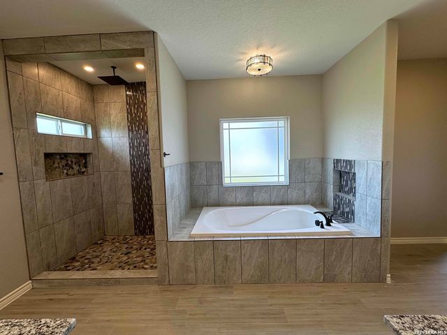 108 estates, La Vernia, TX 78121