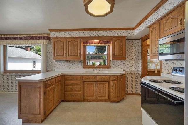 1139 MEACHAM STREET, Green Bay, WI 54304