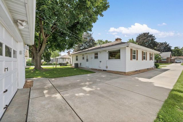 1139 MEACHAM STREET, Green Bay, WI 54304