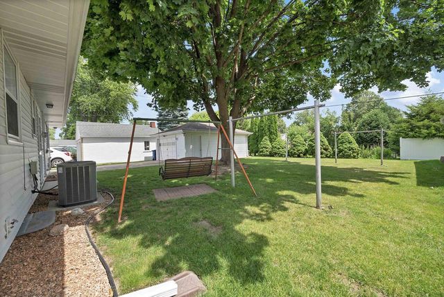 1139 MEACHAM STREET, Green Bay, WI 54304